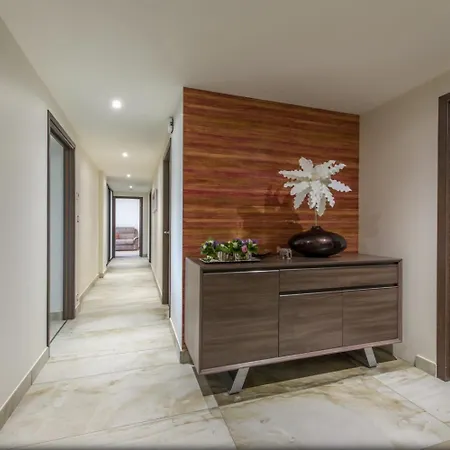 New! L'or Bleu -duplex & Mainfloor- By Les Eclectiques Apartment